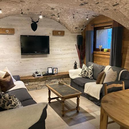 Two Bedroom Apartment La Voute, Chandon Near Meribel - Sleeps 4 Adults Or 2 Adults And 3 Children Les Allues Ngoại thất bức ảnh